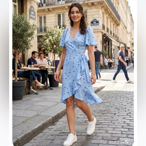 Vero Moda Dresses & Skirts - Vero Moda Asymmetrical Floral Dress in Light Blue